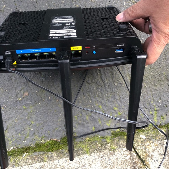 Linksys Max-Stream AC1750 4-Ports Ethernet 3x3 Dual Band 802.11 Wireless Router - Picture 7 of 14